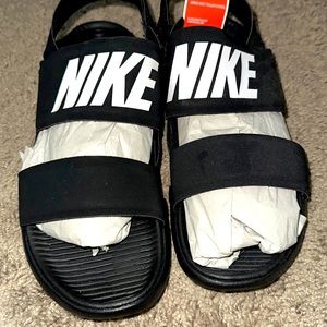 Nike woman flats size 11